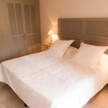 Le Clos De L'olivade Bed & Breakfast 3*